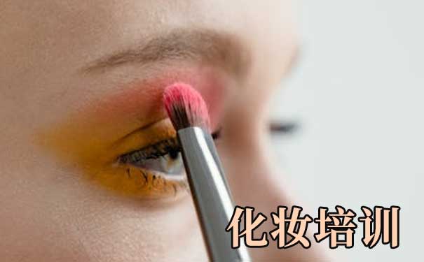 哈尔滨化妆培训市场现状分析与选择要点