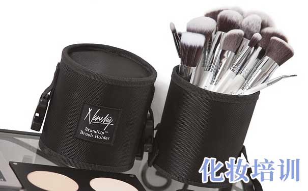 邯郸化妆培训核心疑问FAQ：报名条件+考证+接单技巧