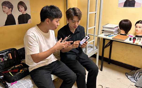 无锡轩美尼美发培训宿舍及环境