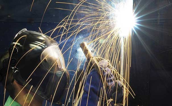 来虎振，动手学！汽修、电焊、数控真机实训，毕业即上岗