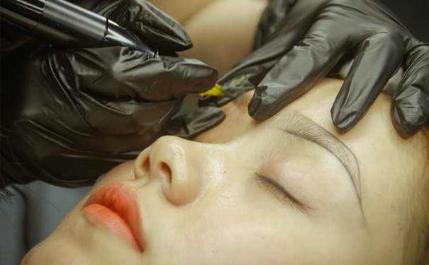 保定哪里学纹绣靠谱？从零基础到专业纹绣师，这份指南能帮你少走很多弯路